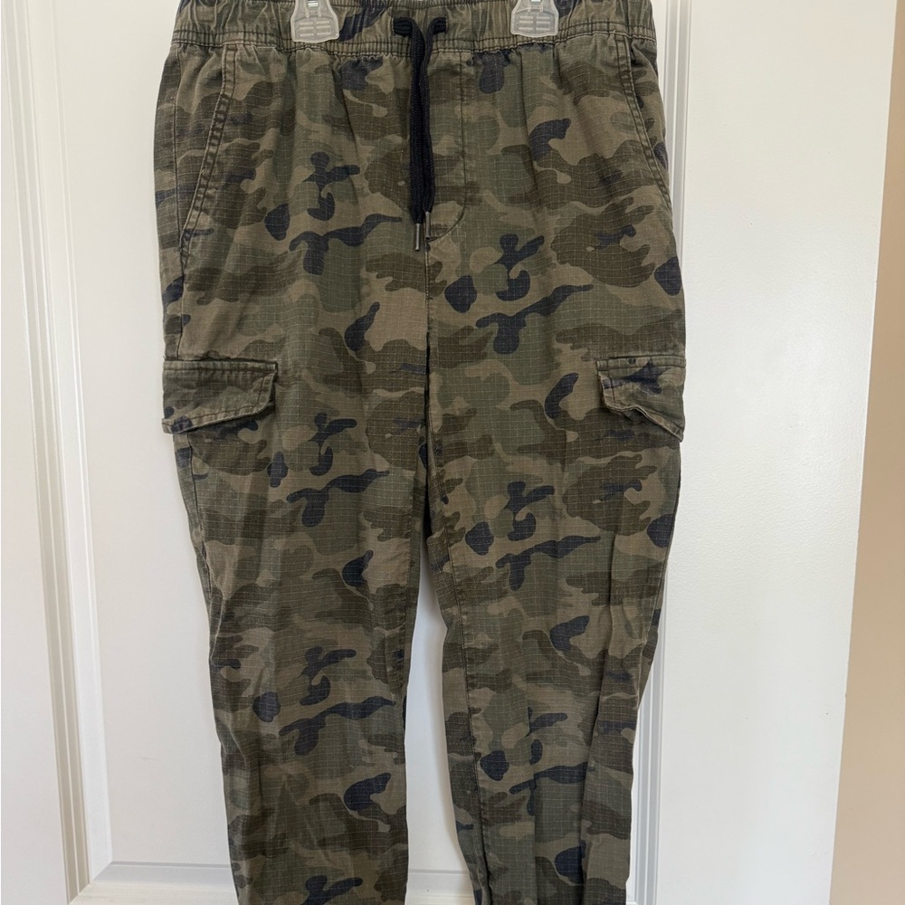 Old Navy Camo print joggers. Adult small
